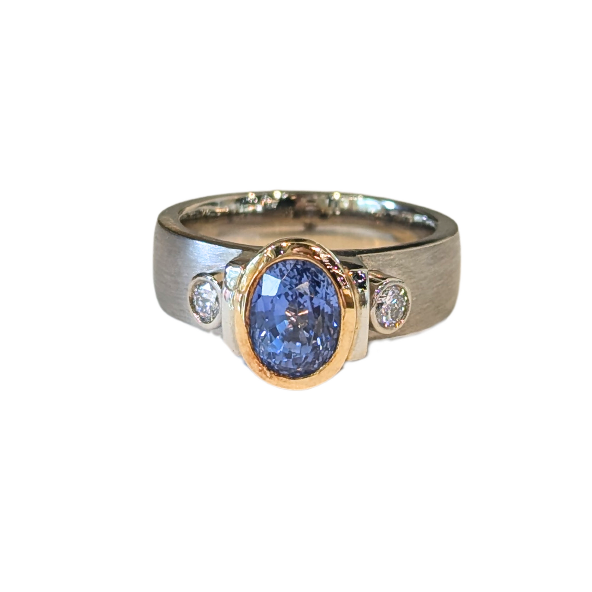 18K White & Yellow Gold Sculptural Sapphire Bezel Ring