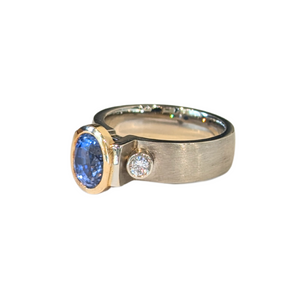 18K White & Yellow Gold Sculptural Sapphire Bezel Ring