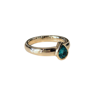 18k Yellow Gold Pear-Shape Emerald Bezel Ring