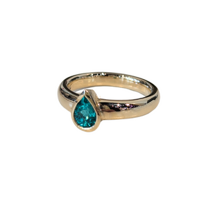 18k Yellow Gold Pear-Shape Emerald Bezel Ring