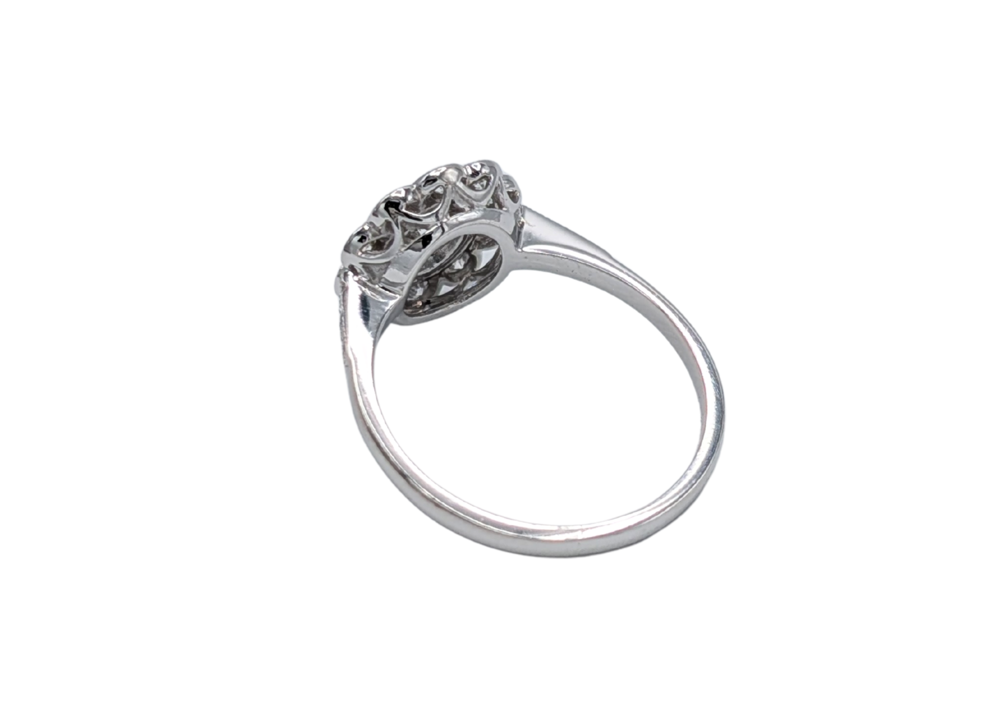 18k White Gold Vintage Diamond Halo Engagement Ring