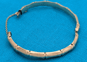 9ct British-Made Hinged Bangle 'Birks'