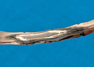 9ct British-Made Hinged Bangle 'Birks'