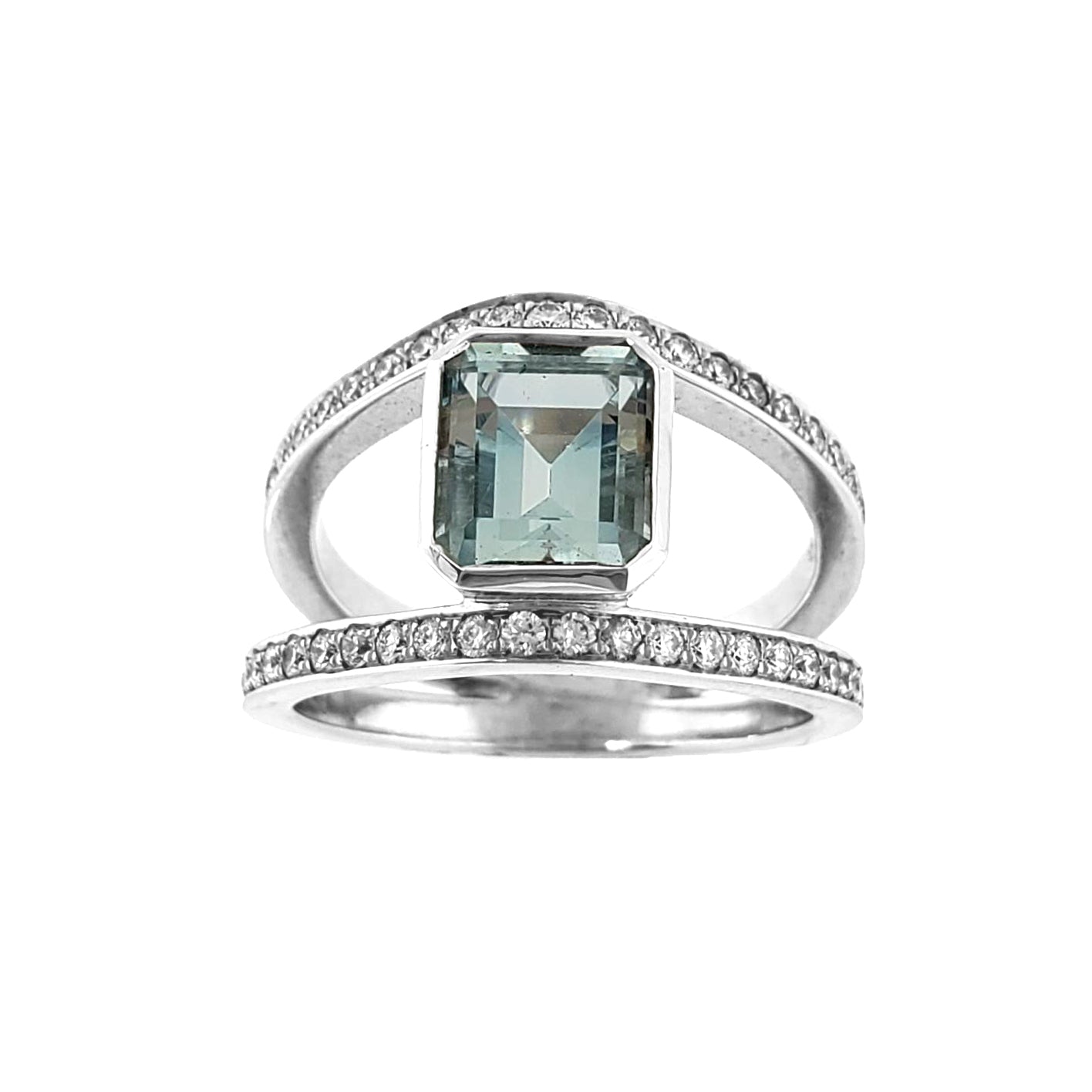 14K W/G Aquamarine and Diamond Split Shank Ring