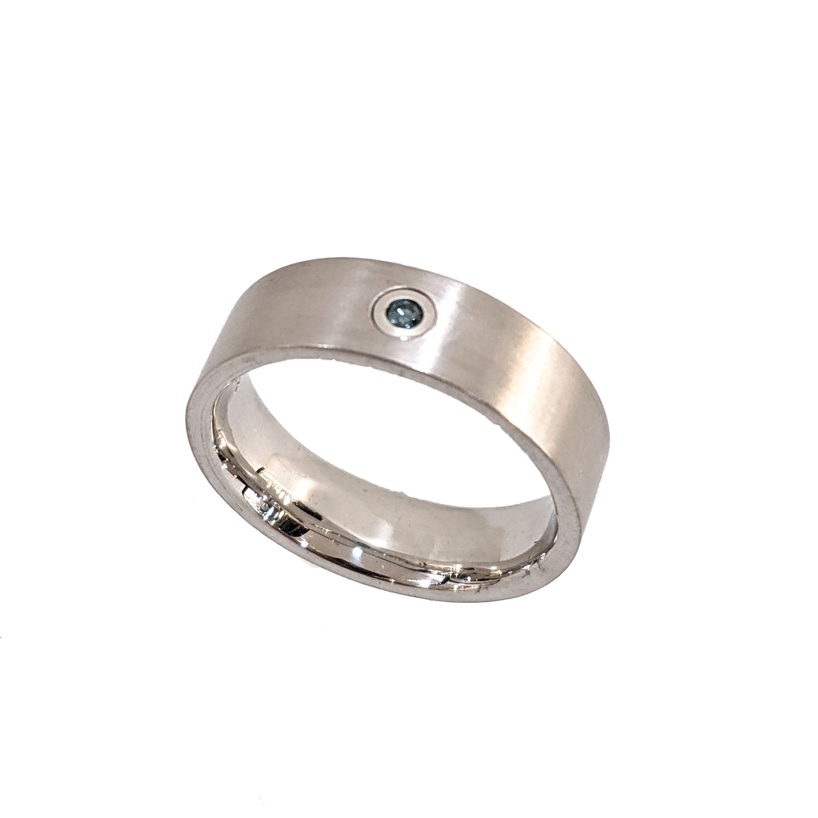 14K W/G Matte Pipe Style Men’s Wedding band with Blue Diamond